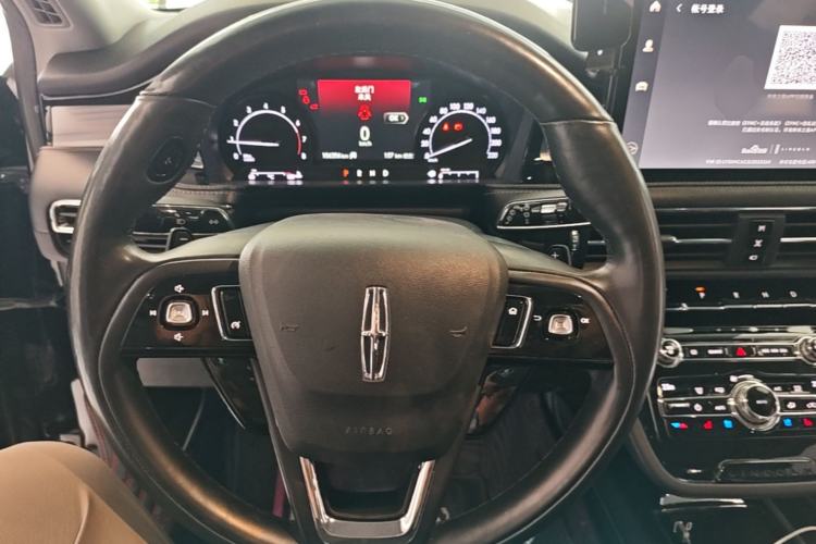 Used Lincoln Corsair 2020 2.0T Two-Wheel Drive Luxury Edition Steering Wheel
