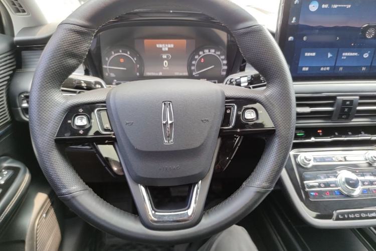 Used Lincoln Corsair 2020 2.0T Two-Wheel Drive Luxury Edition Steering Wheel
