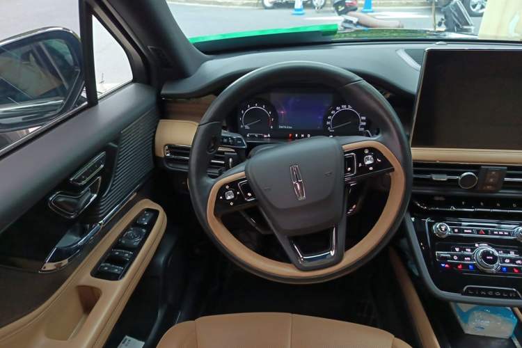 Used Lincoln Corsair 2020 2.0T Two-Wheel Drive Luxury Edition Steering Wheel