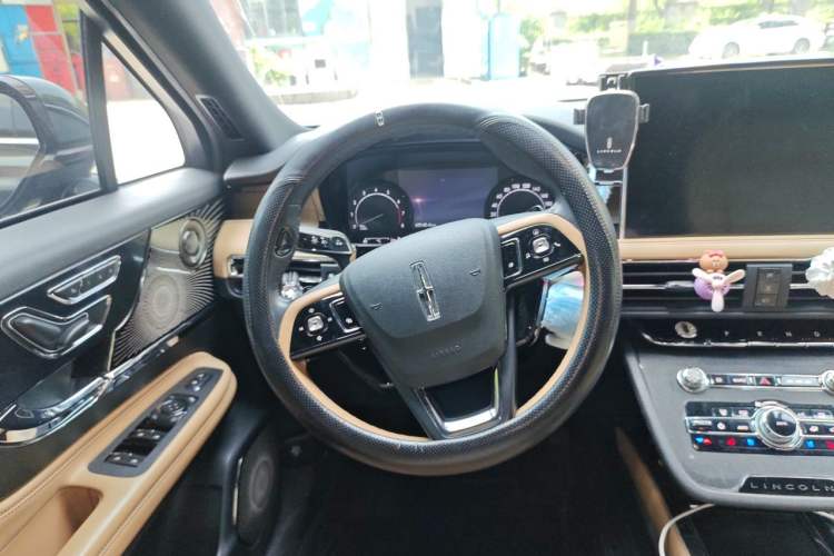 Used Lincoln Corsair 2020 2.0T Two-Wheel Drive Luxury Edition Steering Wheel