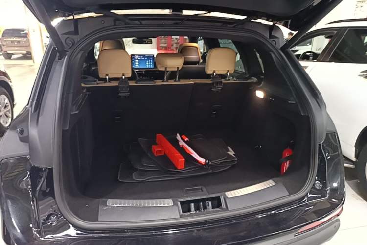 Used Lincoln Corsair 2020 2.0T Four-Wheel Drive Prestige Edition Trunk