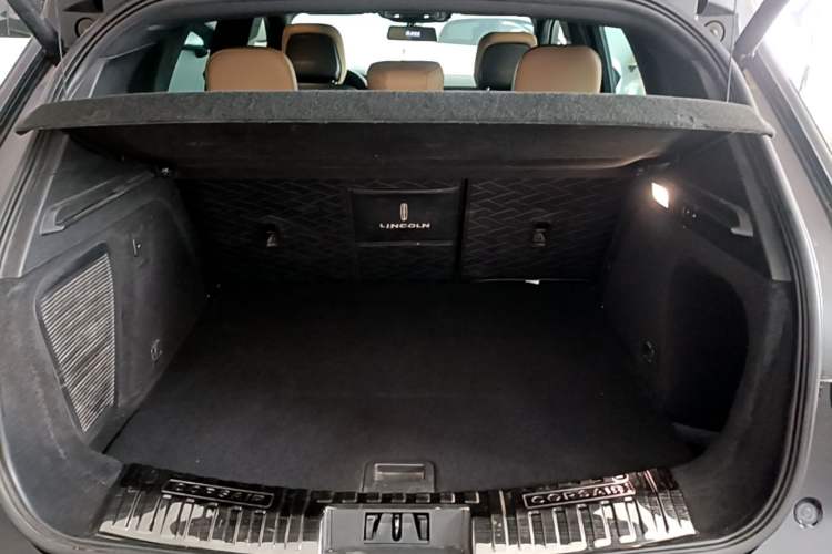 Used Lincoln Corsair 2020 2.0T Four-Wheel Drive Prestige Edition Trunk