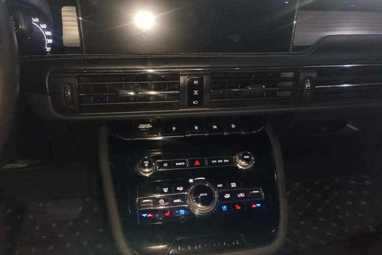 Used Lincoln Corsair 2020 2.0T Two-Wheel Drive Luxury Edition Audio And AC Panel