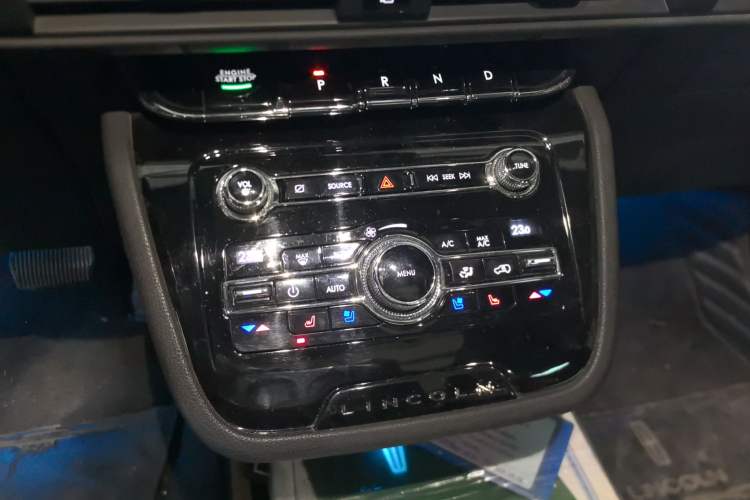 Used Lincoln Corsair 2020 2.0T Two-Wheel Drive Luxury Edition Audio And AC Panel