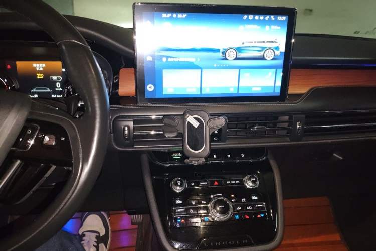 Used Lincoln Corsair 2020 2.0T Two-Wheel Drive Luxury Edition Audio And AC Panel