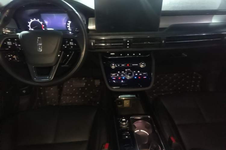 Used Lincoln Corsair 2020 2.0T Two-Wheel Drive Luxury Edition Center Console