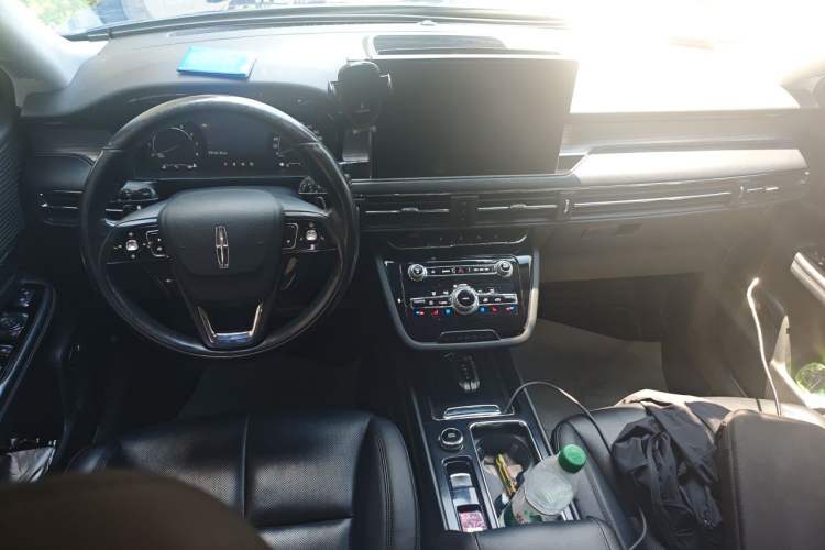 Used Lincoln Corsair 2020 2.0T Two-Wheel Drive Luxury Edition Center Console