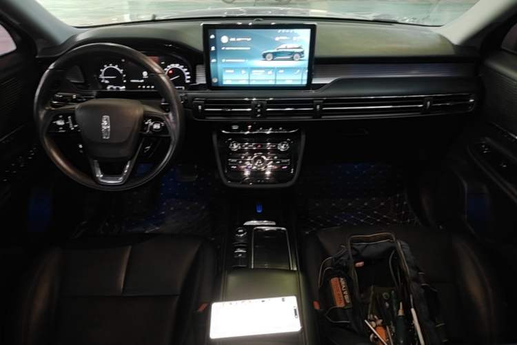 Used Lincoln Corsair 2020 2.0T Two-Wheel Drive Luxury Edition Center Console