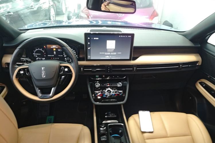 Used Lincoln Corsair 2020 2.0T Two-Wheel Drive Luxury Edition Center Console