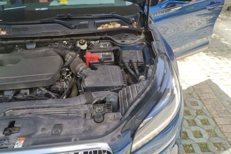 Used Lincoln Corsair 2020 2.0T Two-Wheel Drive Luxury Edition Engine Bay Left
