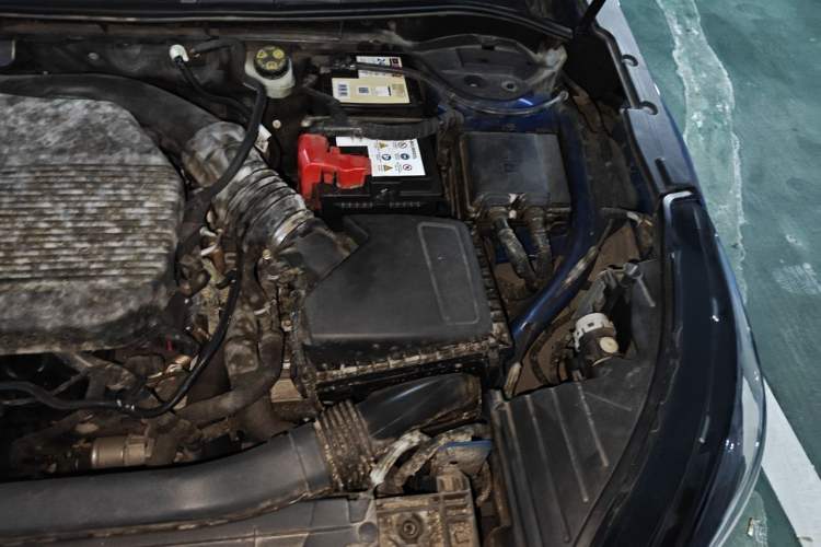 Used Lincoln Corsair 2020 2.0T Two-Wheel Drive Luxury Edition Engine Bay Left