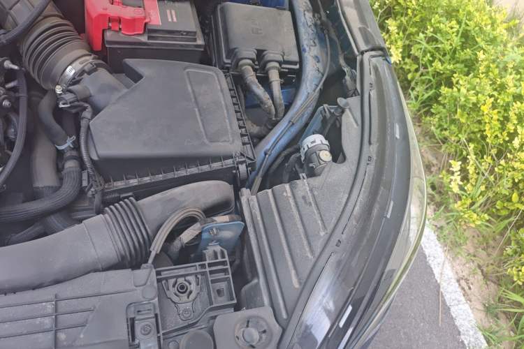 Used Lincoln Corsair 2020 2.0T Two-Wheel Drive Luxury Edition Engine Bay Left
