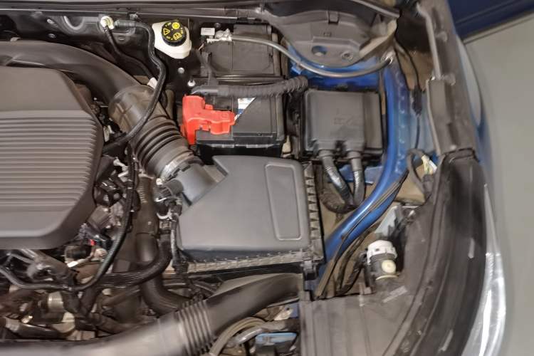 Used Lincoln Corsair 2020 2.0T Two-Wheel Drive Luxury Edition Engine Bay Left