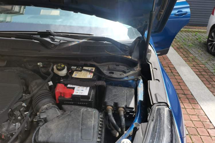 Used Lincoln Corsair 2020 2.0T Two-Wheel Drive Luxury Edition Engine Bay Left