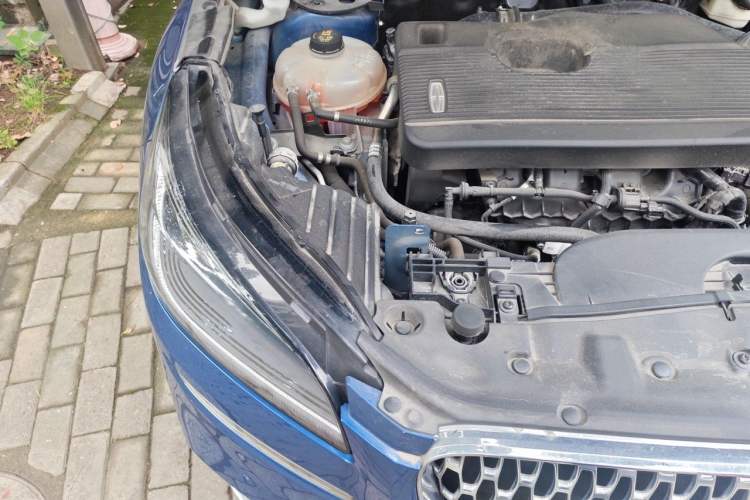 Used Lincoln Corsair 2020 2.0T Two-Wheel Drive Luxury Edition Engine Bay Right