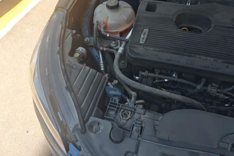 Used Lincoln Corsair 2020 2.0T Two-Wheel Drive Luxury Edition Engine Bay Right