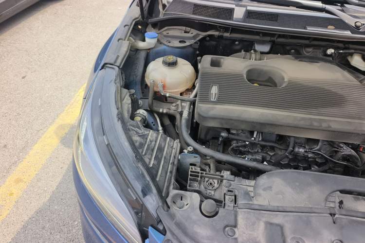 Used Lincoln Corsair 2020 2.0T Two-Wheel Drive Luxury Edition Engine Bay Right