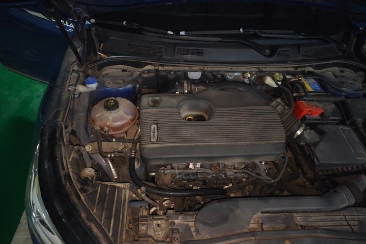 Used Lincoln Corsair 2020 2.0T Four-Wheel Drive Prestige Edition Engine Bay Right