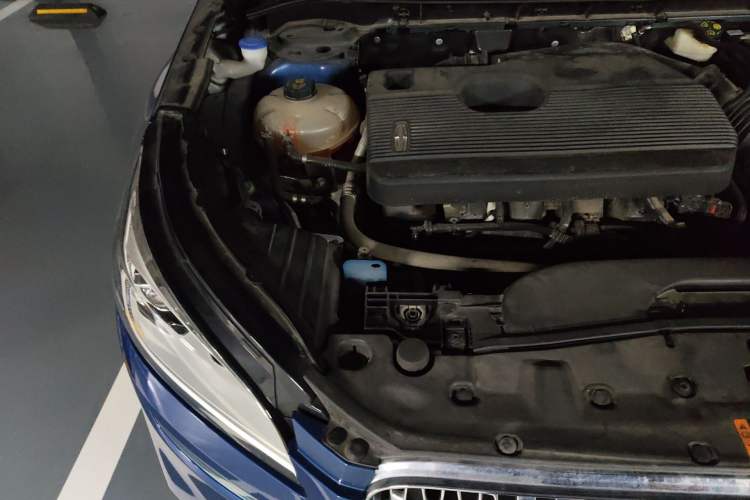 Used Lincoln Corsair 2020 2.0T Two-Wheel Drive Luxury Edition Engine Bay Right