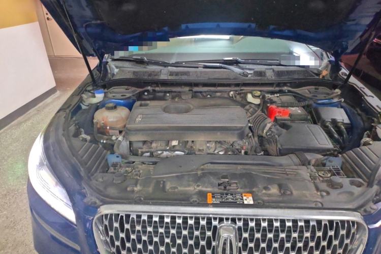 Used Lincoln Corsair 2020 2.0T Two-Wheel Drive Luxury Edition Engine Bay Right