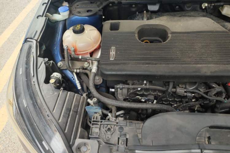 Used Lincoln Corsair 2020 2.0T Two-Wheel Drive Luxury Edition Engine Bay Right
