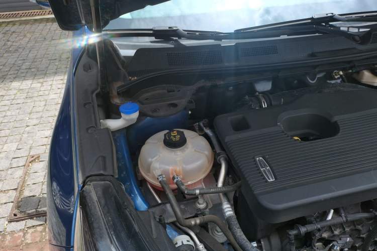 Used Lincoln Corsair 2020 2.0T Two-Wheel Drive Luxury Edition Engine Bay Right