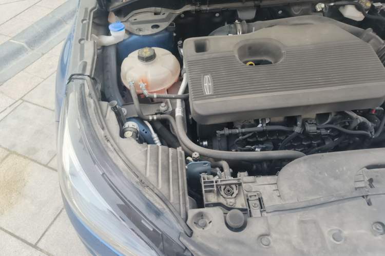 Used Lincoln Corsair 2020 2.0T Two-Wheel Drive Luxury Edition Engine Bay Right