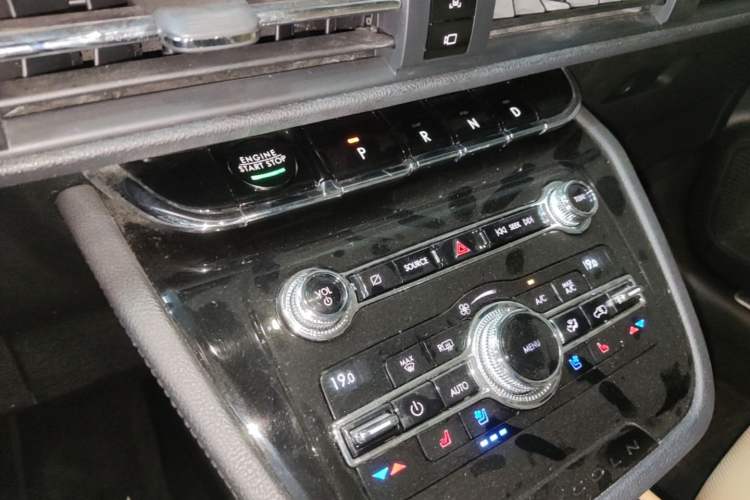 Used Lincoln Corsair 2020 2.0T Two-Wheel Drive Luxury Edition Gear Lever