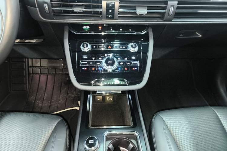 Used Lincoln Corsair 2020 2.0T Two-Wheel Drive Luxury Edition Gear Lever