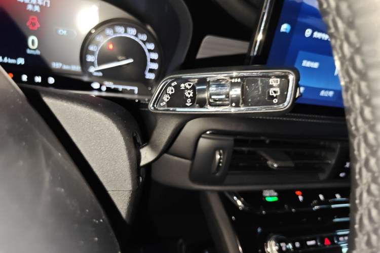 Used Lincoln Corsair 2020 2.0T Two-Wheel Drive Luxury Edition Gear Lever