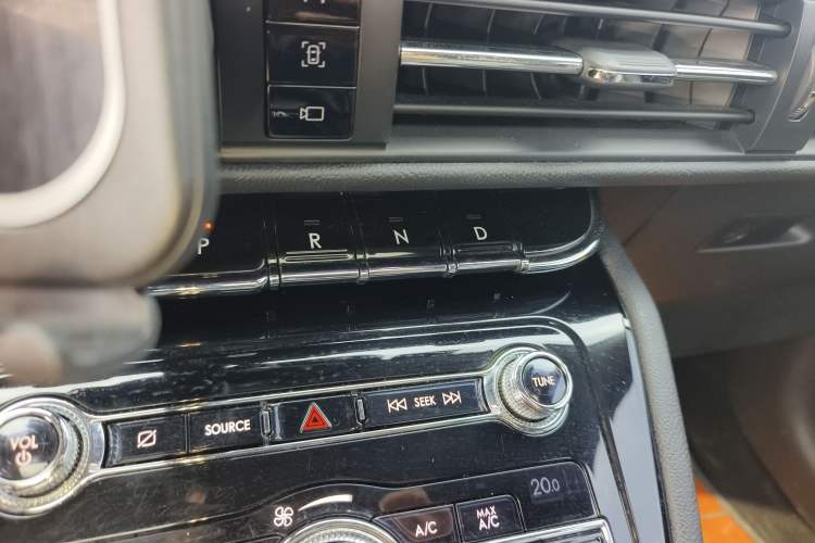 Used Lincoln Corsair 2020 2.0T Two-Wheel Drive Luxury Edition Gear Lever