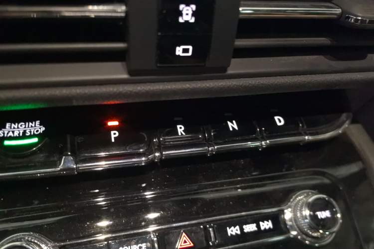 Used Lincoln Corsair 2020 2.0T Two-Wheel Drive Luxury Edition Gear Lever