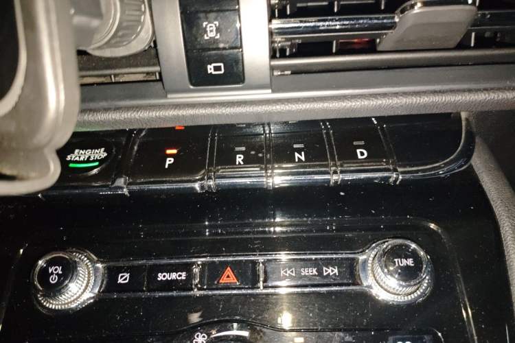 Used Lincoln Corsair 2020 2.0T Two-Wheel Drive Luxury Edition Gear Lever