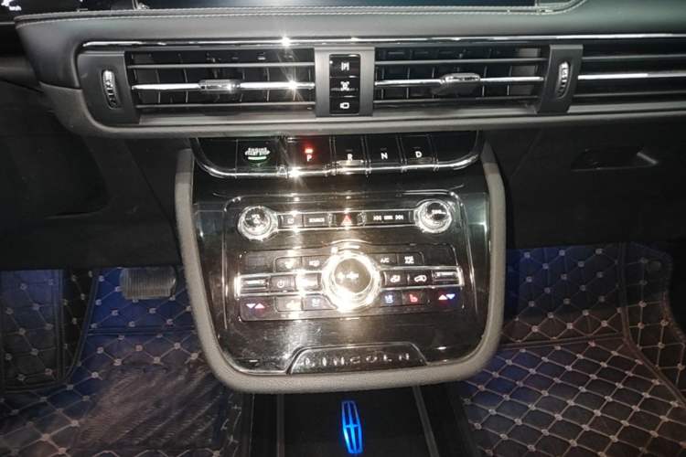 Used Lincoln Corsair 2020 2.0T Two-Wheel Drive Luxury Edition Gear Lever