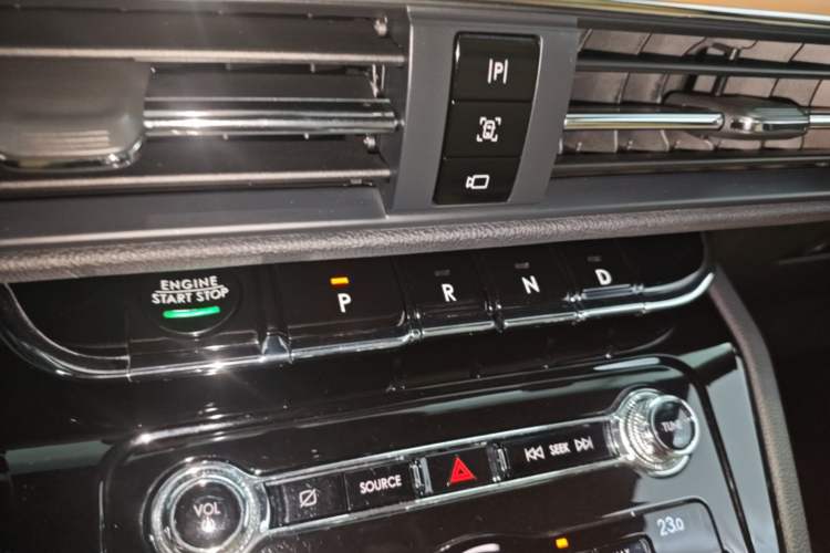 Used Lincoln Corsair 2020 2.0T Two-Wheel Drive Luxury Edition Gear Lever
