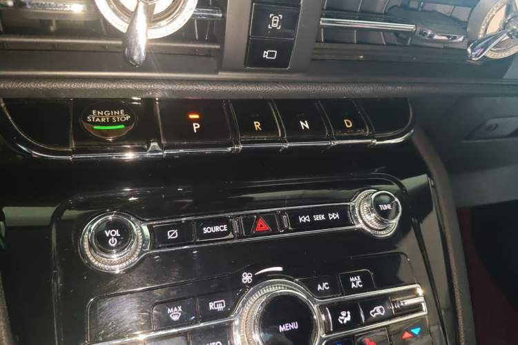 Used Lincoln Corsair 2020 2.0T Two-Wheel Drive Luxury Edition Gear Lever