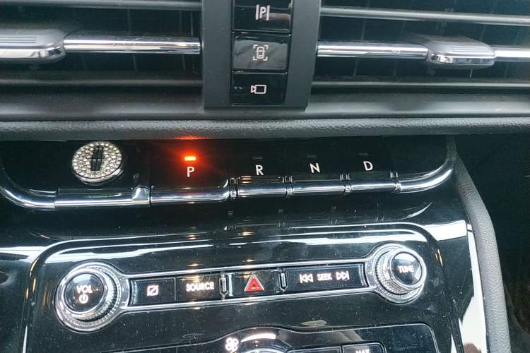 Used Lincoln Corsair 2020 2.0T Two-Wheel Drive Luxury Edition Gear Lever