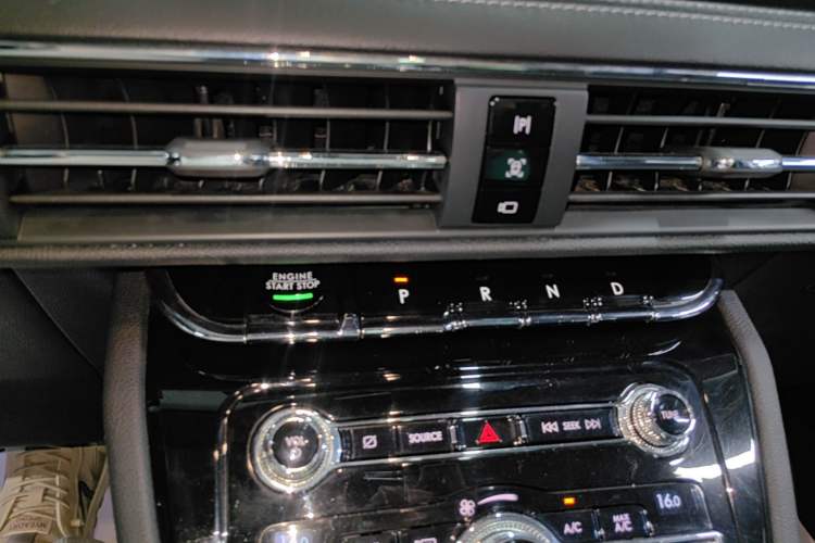 Used Lincoln Corsair 2020 2.0T Two-Wheel Drive Luxury Edition Gear Lever