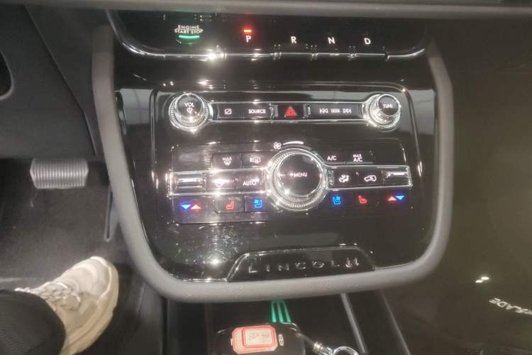 Used Lincoln Corsair 2020 2.0T Two-Wheel Drive Luxury Edition Gear Lever