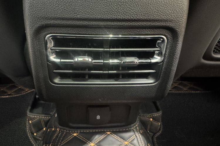 Used Lincoln Corsair 2020 2.0T Two-Wheel Drive Luxury Edition Interior 8