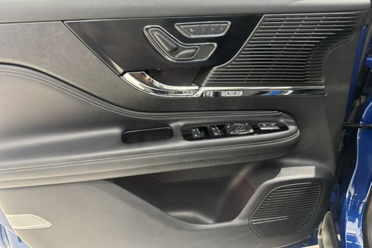 Used Lincoln Corsair 2020 2.0T Two-Wheel Drive Luxury Edition Interior 9