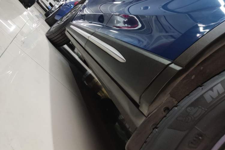 Used Lincoln Corsair 2020 2.0T Two-Wheel Drive Luxury Edition Left Side Sill
