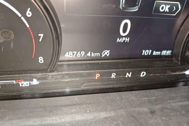 Used Lincoln Corsair 2020 2.0T Two-Wheel Drive Luxury Edition Odometer Close Up