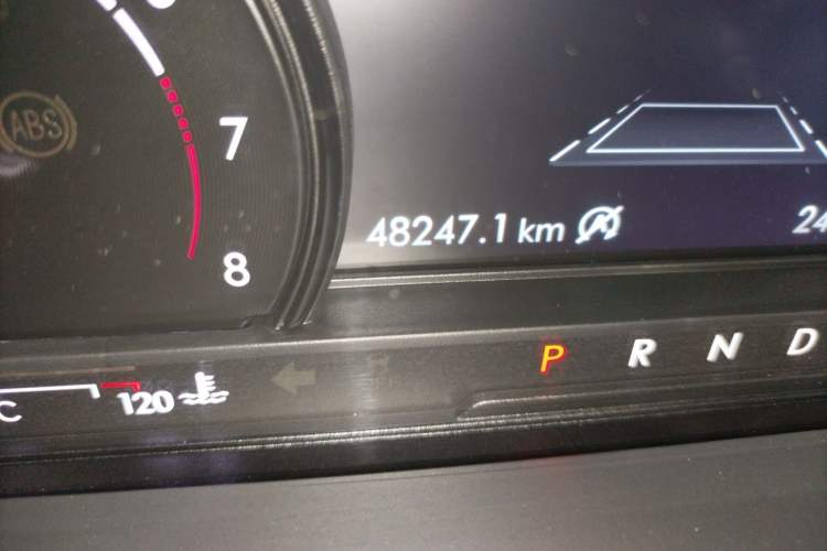 Used Lincoln Corsair 2020 2.0T Two-Wheel Drive Luxury Edition Odometer Close Up