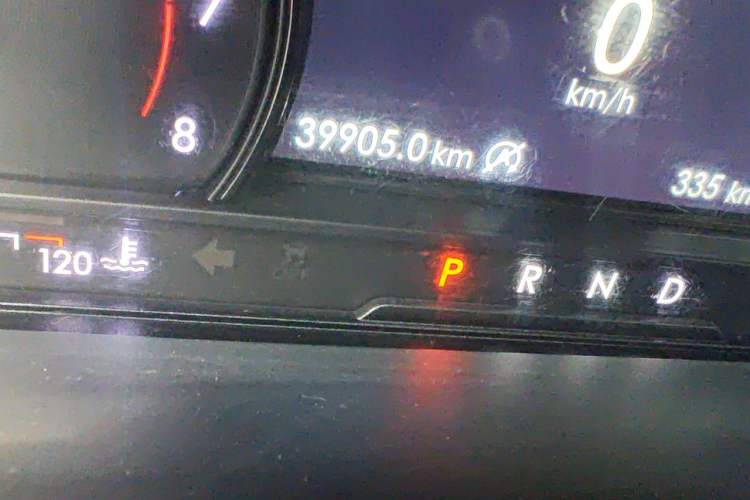 Used Lincoln Corsair 2020 2.0T Two-Wheel Drive Luxury Edition Odometer Close Up