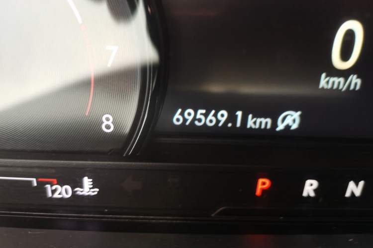 Used Lincoln Corsair 2020 2.0T Two-Wheel Drive Luxury Edition Odometer Close Up