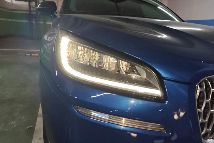 Used Lincoln Corsair 2020 2.0T Two-Wheel Drive Luxury Edition Right Front Headlight
