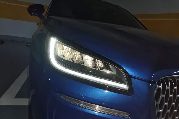 Used Lincoln Corsair 2020 2.0T Two-Wheel Drive Luxury Edition Right Front Headlight