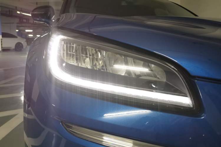 Used Lincoln Corsair 2020 2.0T Two-Wheel Drive Luxury Edition Right Front Headlight