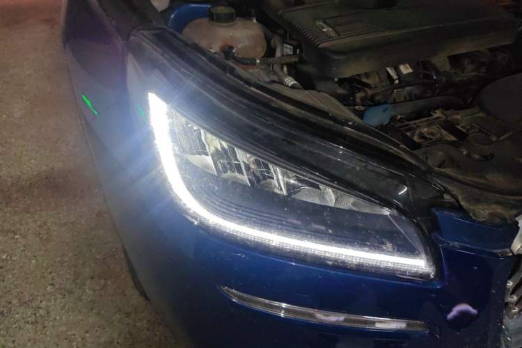 Used Lincoln Corsair 2020 2.0T Two-Wheel Drive Luxury Edition Right Front Headlight